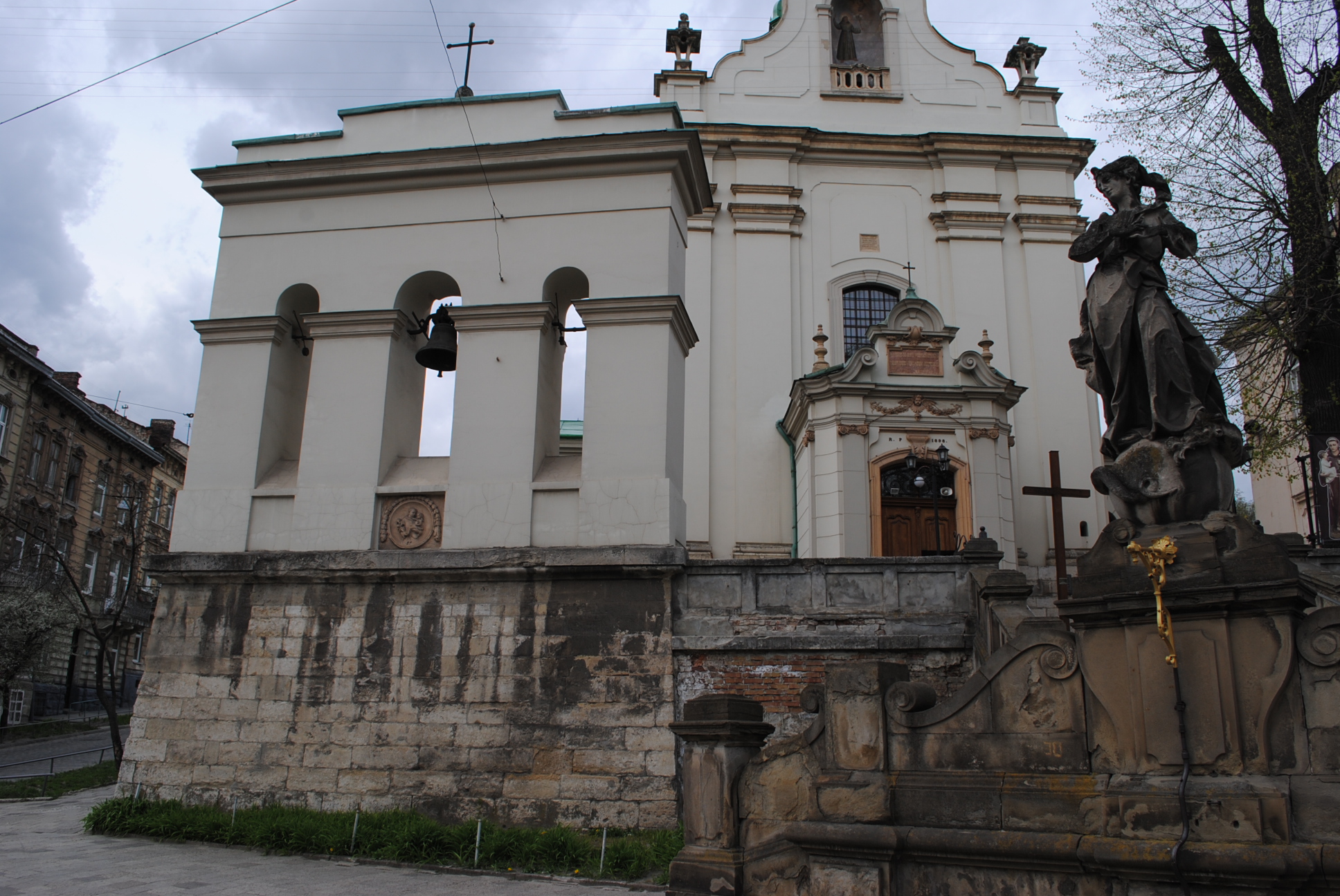костел св. Антонія, квартири Львів